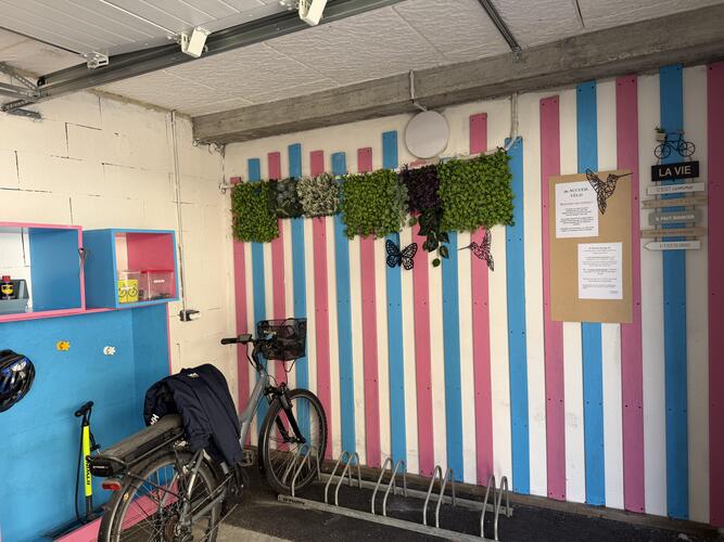 L'hôtel étant situé sur le parcours de la Vélodyssée, on vous attend pour une étape confort avec une bonne nuit, possiiblité de recharger les batteries, de nettoyer vos vélos, de les réparer le cas échéant, et donner nous votre linge afin de repartir avec