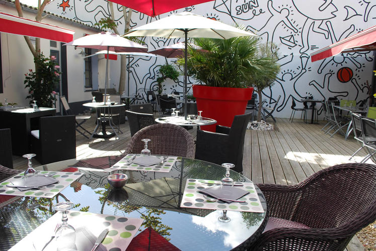 Restaurant Le Chêne Vert aux Sables d'Olonne : cuisine du terroir et de la mer, belle terrasse